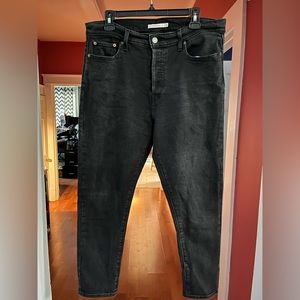 Women’s Levi Wedgie Jeans. The best jeans ever for curvy butts!! Size 32